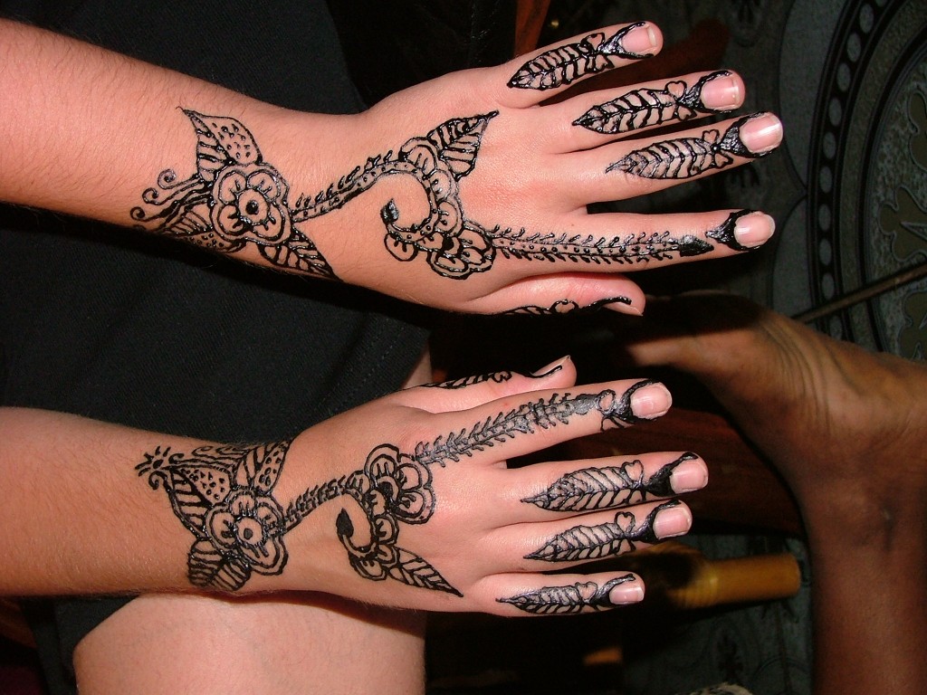 35+ Easy & Minimal Mehndi Designs For Eid 2024 - Pyaari Weddings